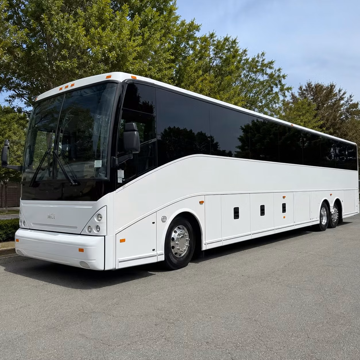 choosing the right bus size for your midwest city airport transfer has never been easier